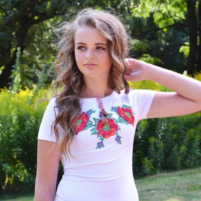 Embroidered t-shirt "Three Poppies"